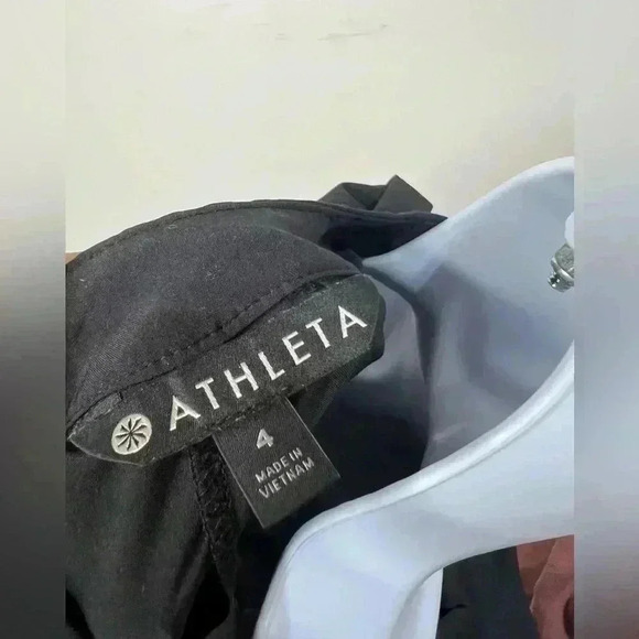 Athleta Sutton Romper Size 4 Lightweight Travel Romper - Picture 7 of 7